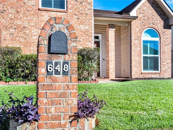 648 Aurora Oaks Dr, New Orleans, LA 70131