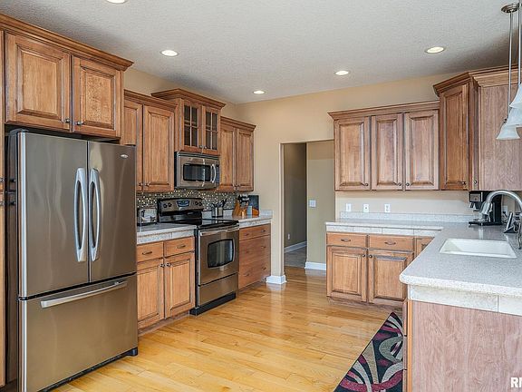 5th image of 214 Linden Ln