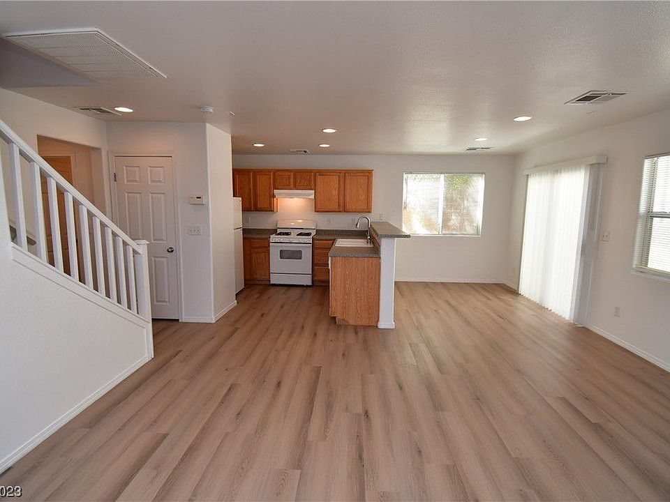 1st image of 8245 New Leaf Ave