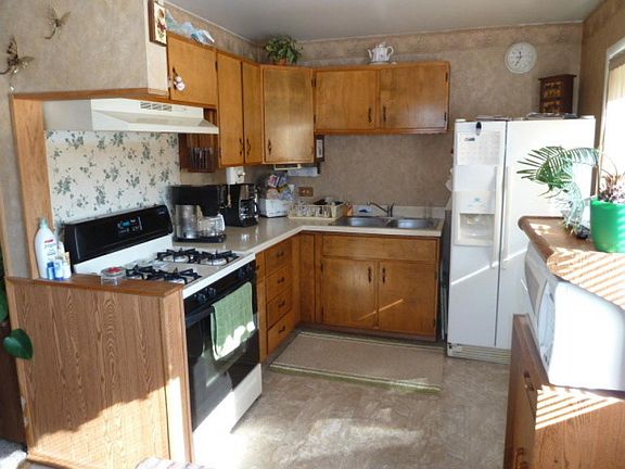 3rd image of 391 E Lincoln Ave