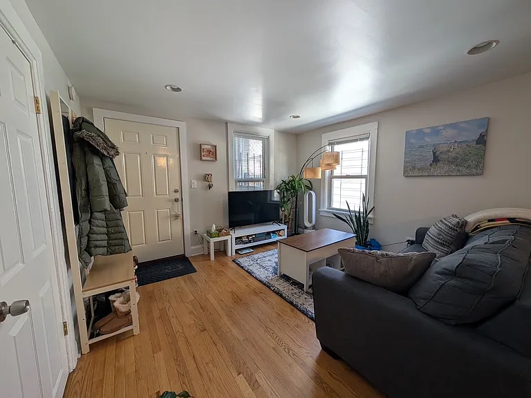 1746 W Beach Ave #CH1 — Photo 2