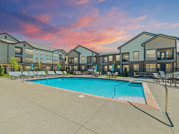5th image of 9600 Summit Point Dr #123