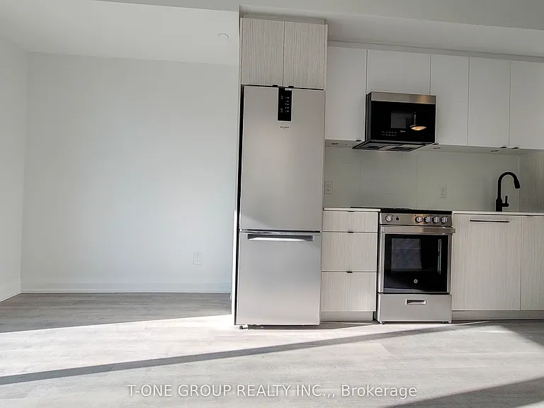 2369 Danforth Ave #318 — Photo 2