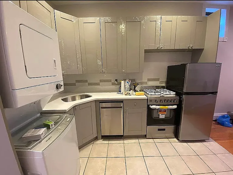 235 16th St #2R — Photo 1