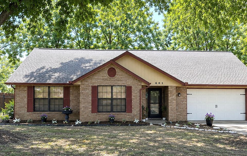 1st image of 601 Garland Pl