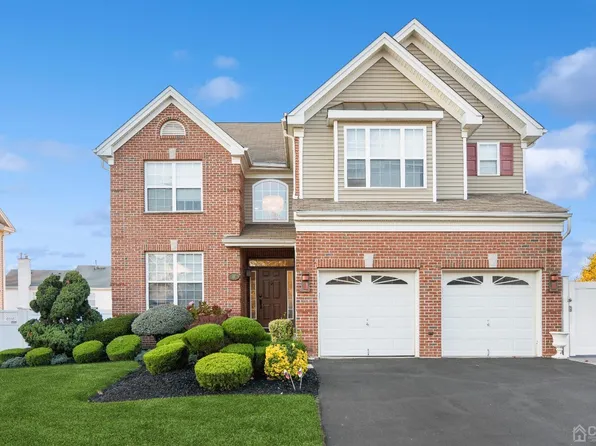 40 Fritz Dr, Sayreville, NJ 08872