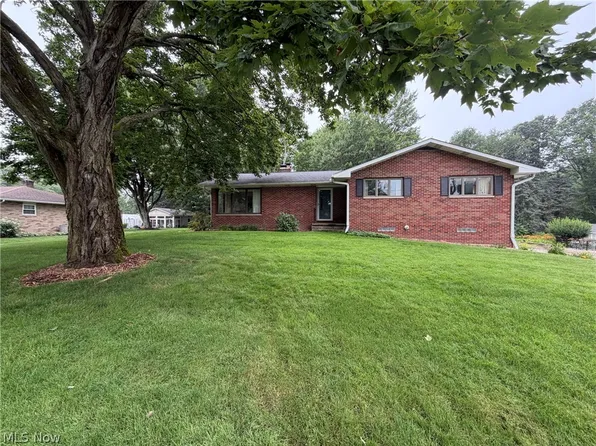 1157 Glenview Dr, Mogadore, OH 44260