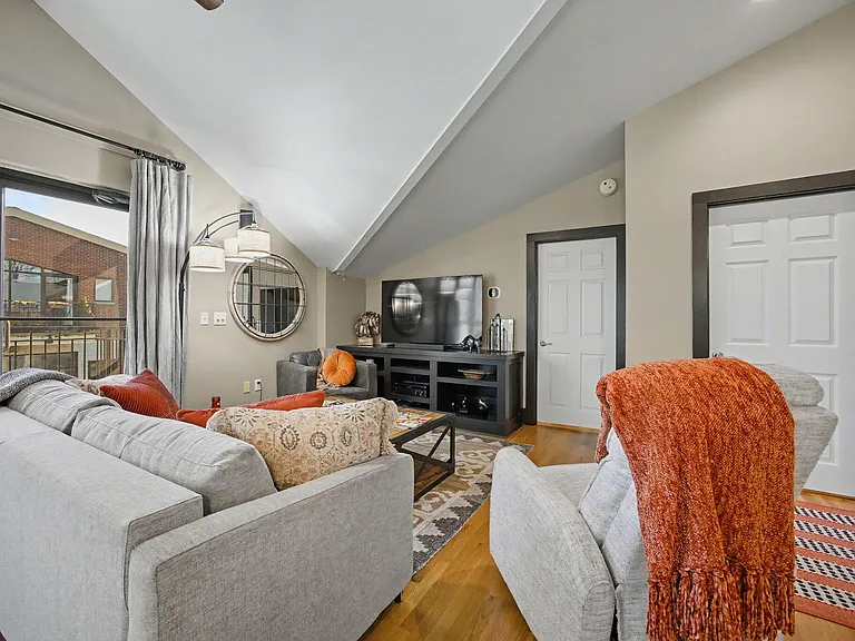 261 S Limestone St #304 — Photo 31