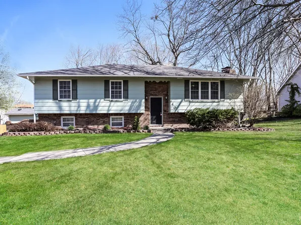404 E 11th St, Kearney, MO 64060