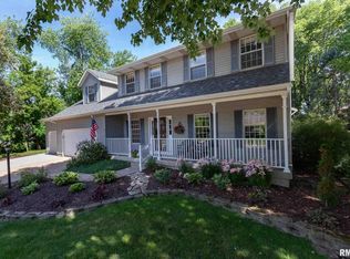 5312 Charter Oaks Dr, Bettendorf, IA 52722