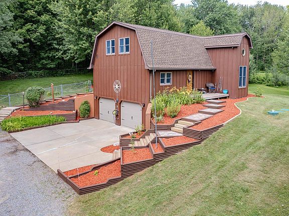 2nd image of 221800 WINTERGREEN ROAD