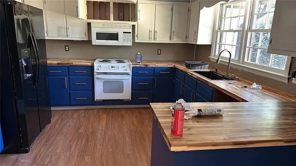 3 bed, 2.5 bath, 1854 sqft, $2,500 — Photo 4