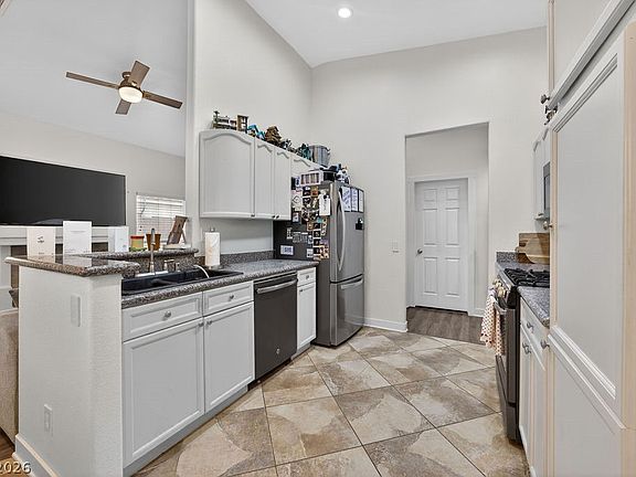 3rd image of 7848 Morning Flower Ln