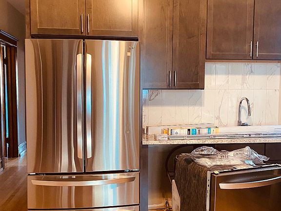 4th image of 2631 W Walton St #2