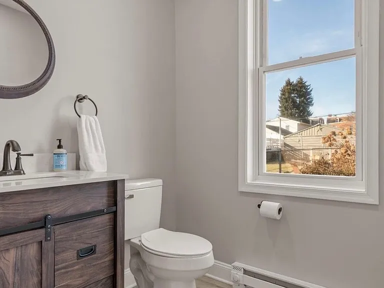 823 Locust St — Photo 3