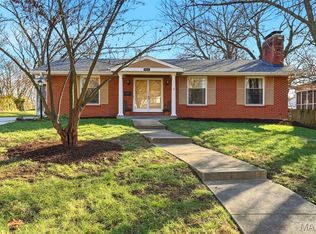 426 Darst Rd, Saint Louis, MO 63135