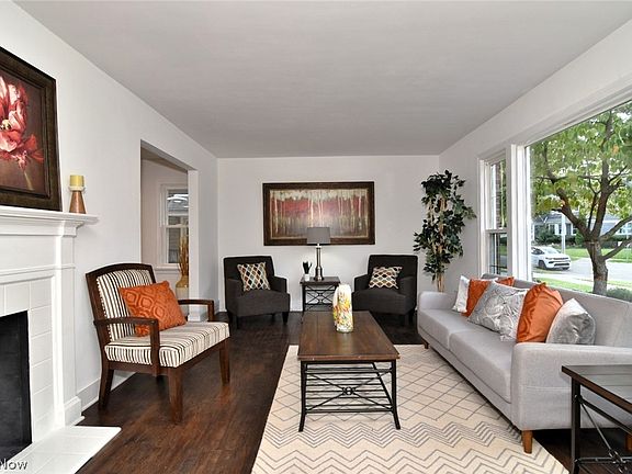 4th image of 2203 Brockway Rd