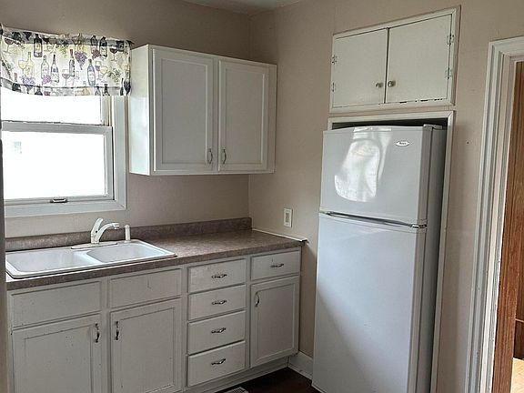 5th image of 107 5th Ave S