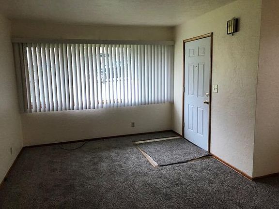 3rd image of 1021 W 38th St