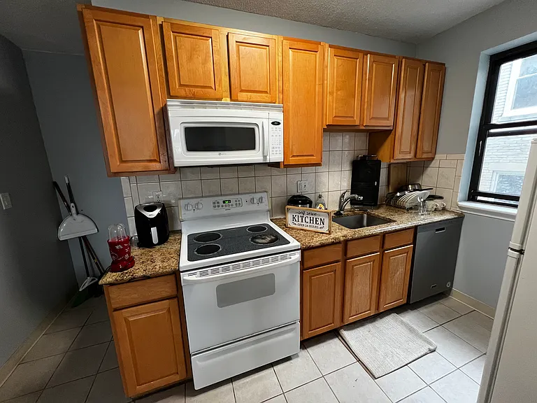 317 Summit Ave #6 — Photo 14