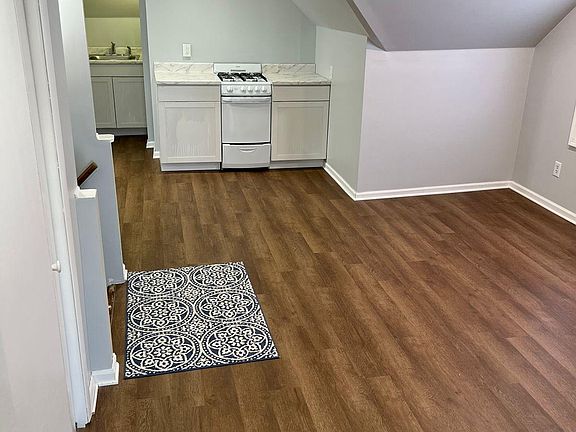 3rd image of 111 Morgan Pl