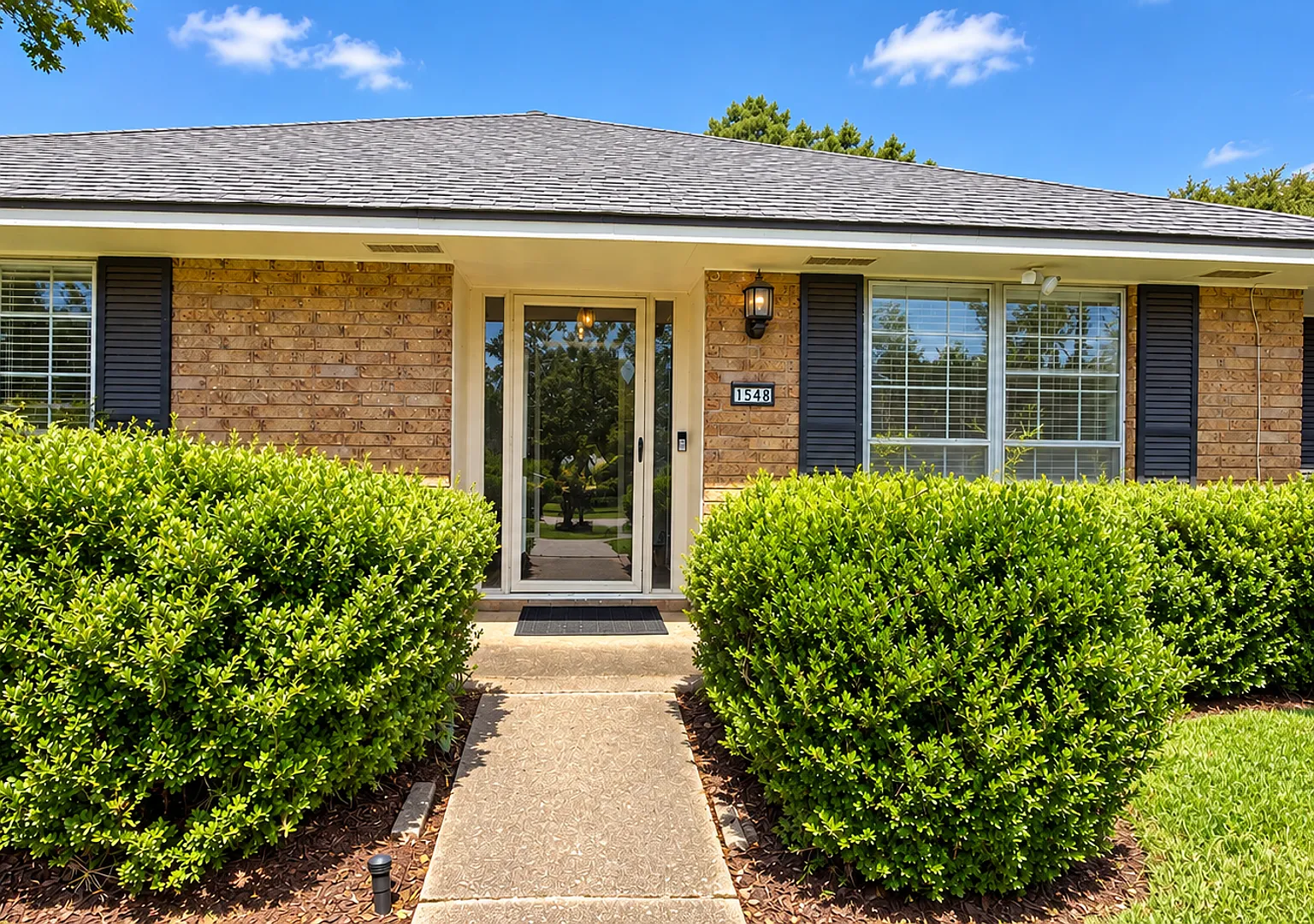 Spacious four-bedroom home located in University Terrace neighborhood with full fenced-in backyard. — Photo 2