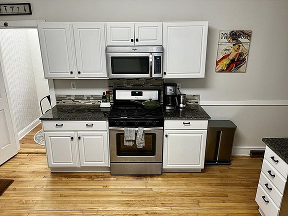 5th image of 2016 N Wood St #1