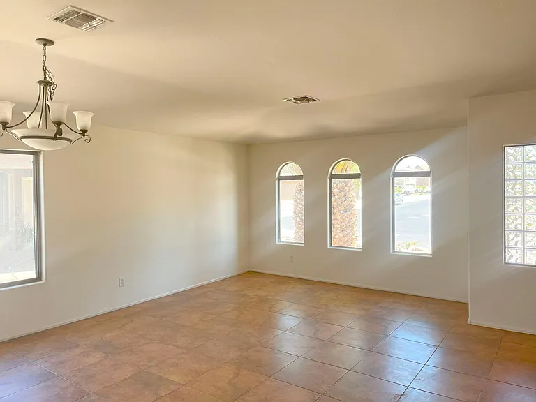 16117 W Winslow Dr — Photo 3