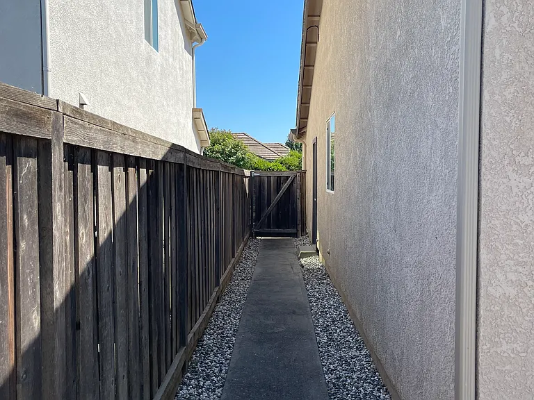 3343 Berlin Way — Photo 31