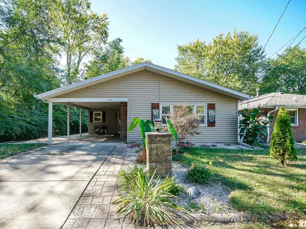 1808 Center St, Pekin, IL 61554