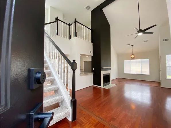 6655 Queensclub Dr, Houston, TX 77069