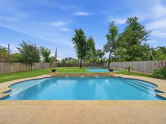 4th image of 1510 Whispering Pines Dr