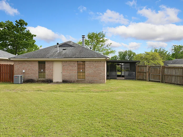 6001 Arbor Glen Dr — Photo 2