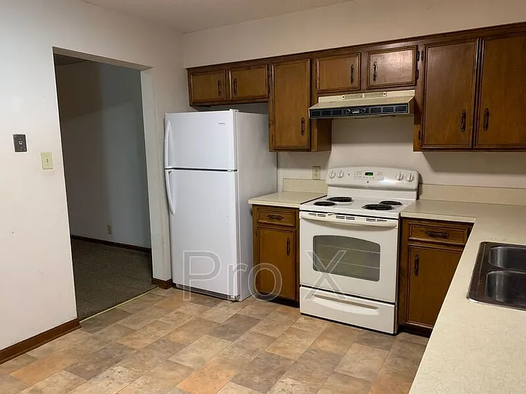 423 W Elk St — Photo 5