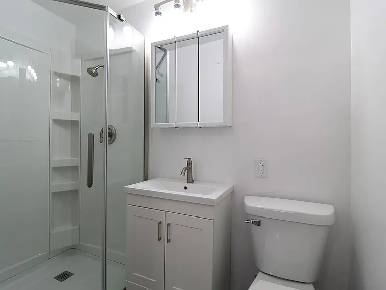 4613 Cambridge St — Photo 2
