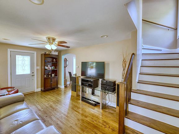 5th image of 2530 Westbrook Dr