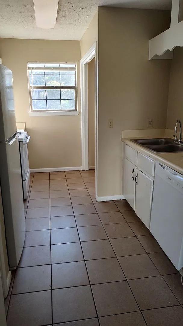 Townhome Near The Beach, In The Heart Of Pcb! *Special: 1/2 Off 1st Month's Rent* + *Military Inc... — Photo 2