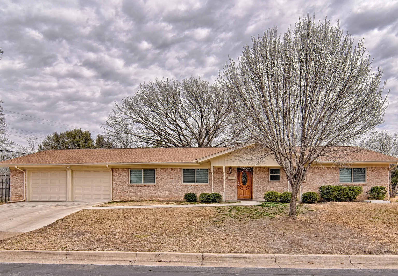 Huge Corner Lot in Trendy West Fort Worth Neighborhood — Photo 2