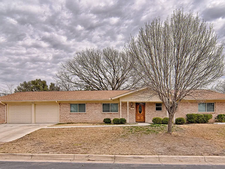 7233 Overhill Rd — Photo 2