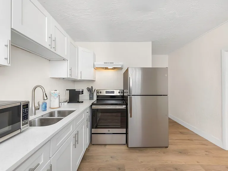 416 Skinner Blvd — Photo 41
