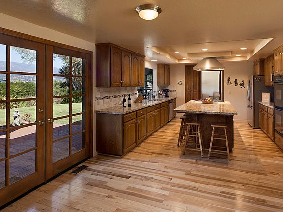 4th image of 1212 Bel Air Dr
