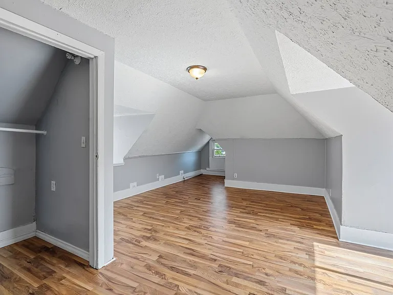 921 15th Street — Photo 15