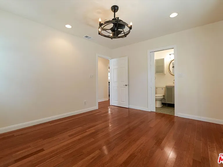 22750 Clarendon St — Photo 28