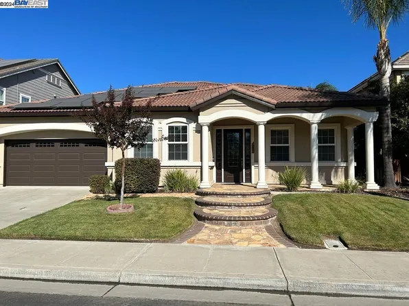 1441 Biarritz St, Tracy, CA 95304