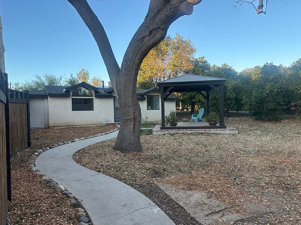 Private Entrance and Walkway to one bedroom House
