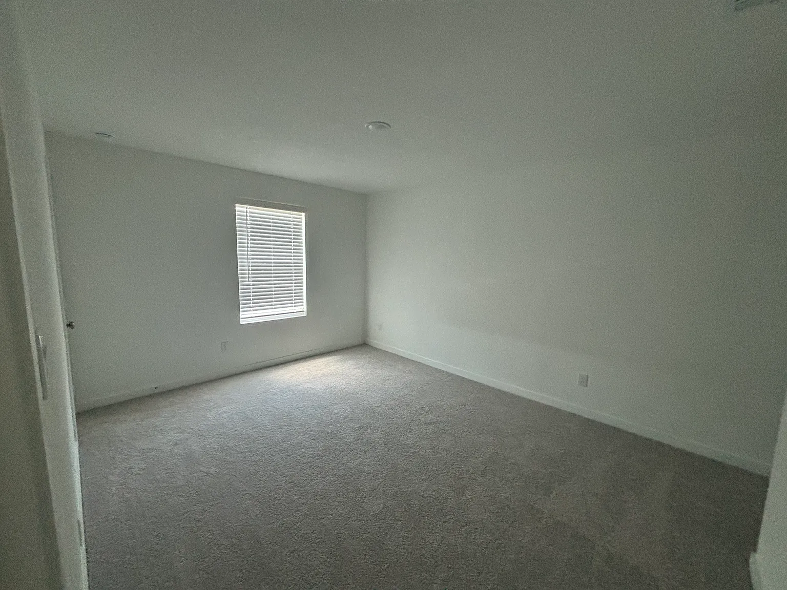 5 bed, 2516 sqft, $600 — Photo 4