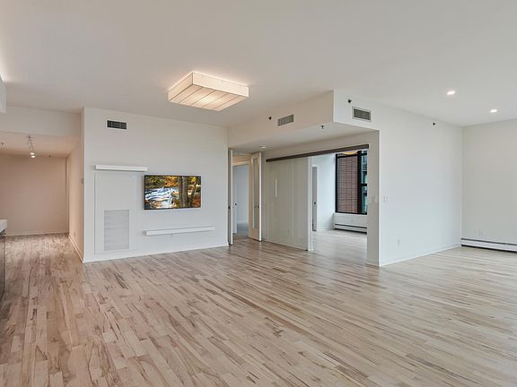 4th image of 215 10th Ave S Unit 613