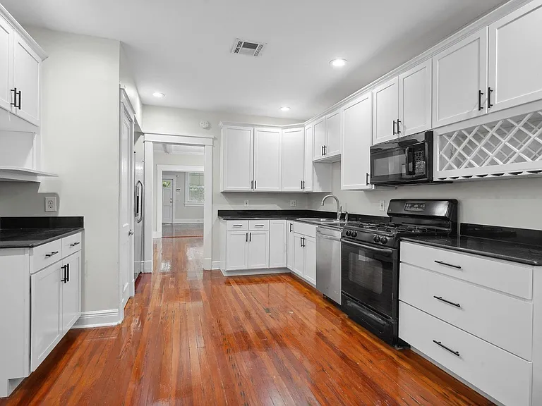 2519 Octavia St — Photo 10