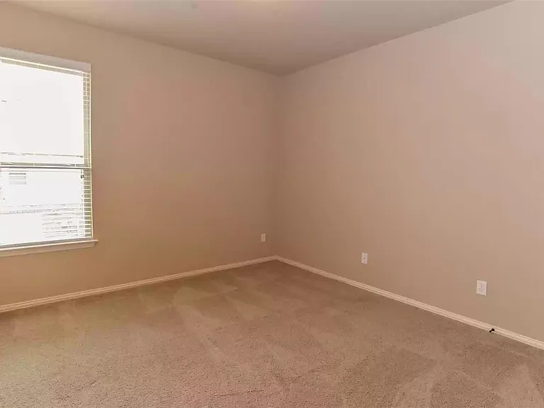 231 Carrington Ln — Photo 16