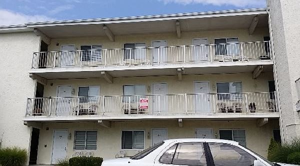 1st image of 1120 Wesley Ave Unit 201